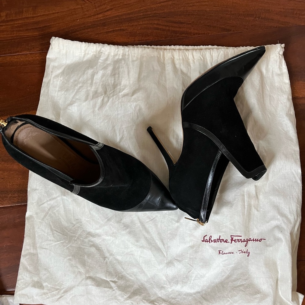 Salvatore Ferragamo heels size 7